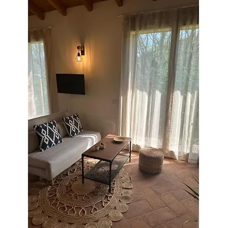 Coutry House Est